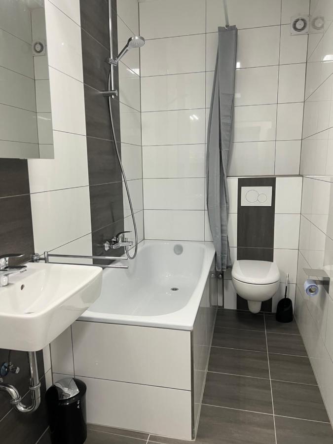Freshly Renovated City Apartments Essen Kitchen Wifi Near Duesseldorf Airport Εξωτερικό φωτογραφία